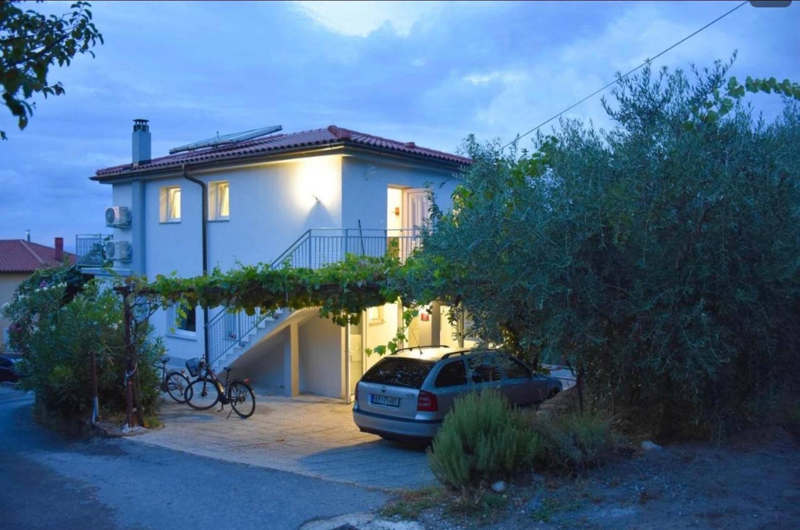 Apartma Med Oljkami Spodnji Portoroz Exterior photo